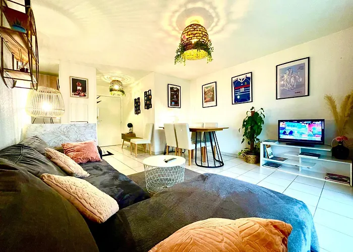 Bel Appartement T3 De 60M2 Avec Parking, Terrasse, Proche Du Metro Et Du Periph