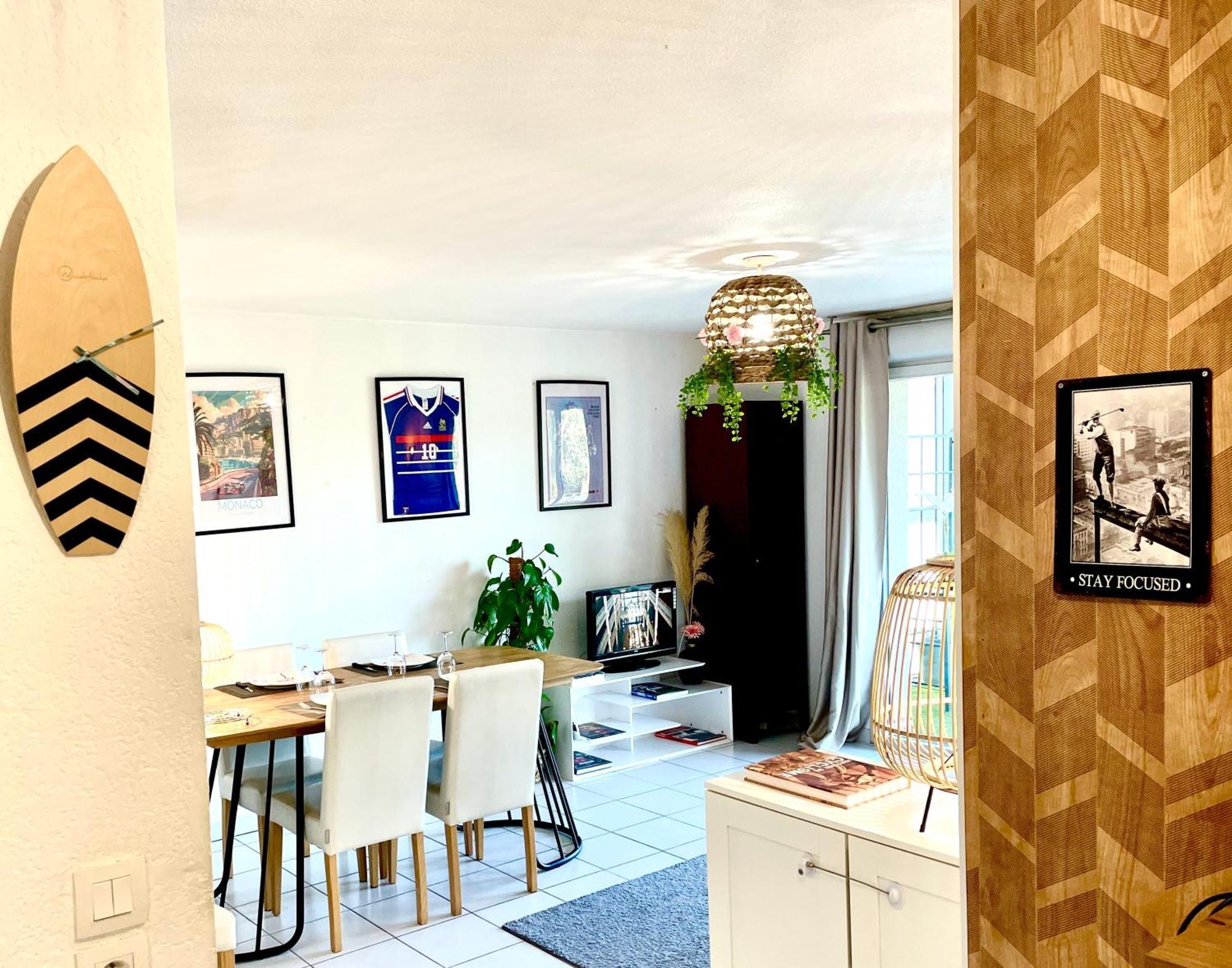 Bel T3 De 60m2 Avec Parking, Terrasse, Proche Du Metro Et Du Periph *